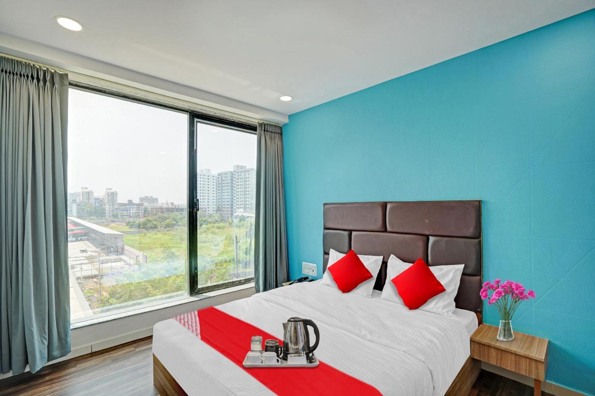 Hotel O Infinity Surat Exterior foto